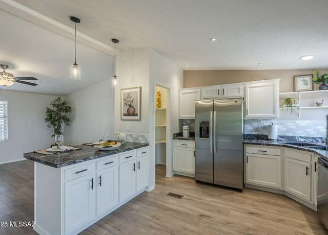 Property at 15875 N Twin Lakes Dr, Catalina, AZ 85739, 4 beds, 2 baths