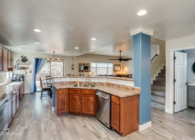 Property at 8200 S Placita Almeria, Tucson, AZ 85747, 4 beds, 3.5 baths
