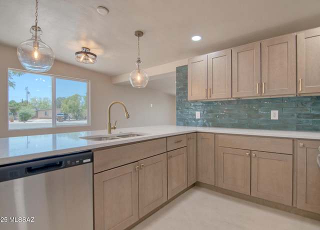 Property at 1218 W La Pasadita Pl, Tucson, AZ 85705, 3 beds, 2 baths