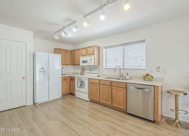 Property at 12886 N Desert Olive Dr, Oro Valley, AZ 85755, 3 beds, 2 baths