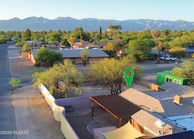 Property at 4102 E Camino De La Colina, Tucson, AZ 85711, 3 beds, 2 baths