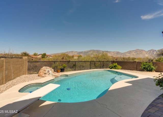 Property at 746 W Buffalo Grass Dr, Oro Valley, AZ 85755, 5 beds, 3 baths