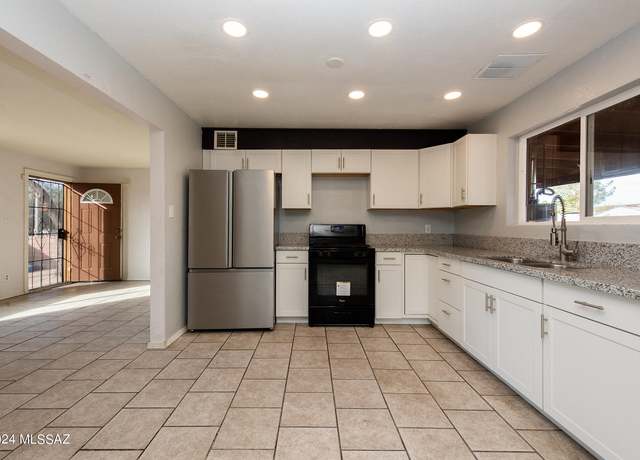 Property at 834 W Calle Medina, Tucson, AZ 85756, 3 beds, 2 baths