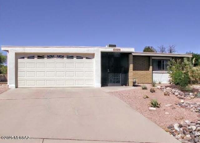 Property at 1233 N Via Vicam, Green Valley, AZ 85614, 2 beds, 2 baths