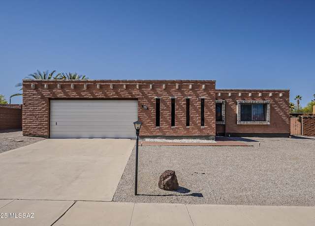 Property at 132 W Calle Montana Jack, Green Valley, AZ 85614, 3 beds, 2 baths