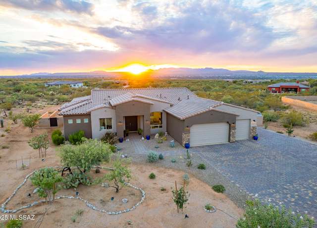 Property at 233 N Palomino Run Pl, Sahuarita, AZ 85629, 4 beds, 3 baths