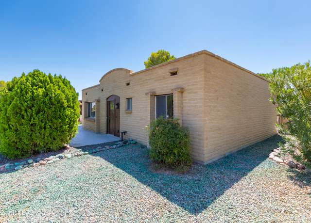 Property at 132 E La Pera, Green Valley, AZ 85614, 2 beds, 2 baths