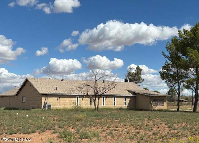 Property at 13385 S Dos Cabezas Rd, Pearce, AZ 85625, 4 beds, 1.5 baths