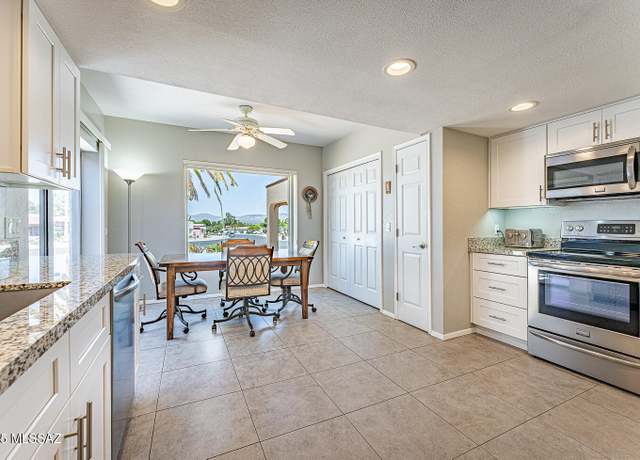 Property at 218 E Paseo De Golf, Green Valley, AZ 85614, 2 beds, 2 baths