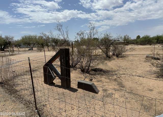 Property at 7855 N Paradise View Ln, Tucson, AZ 85743