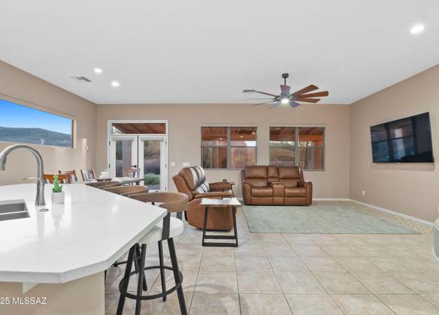 Property at 8183 N Sombrero Point Dr, Tucson, AZ 85743, 3 beds, 2 baths
