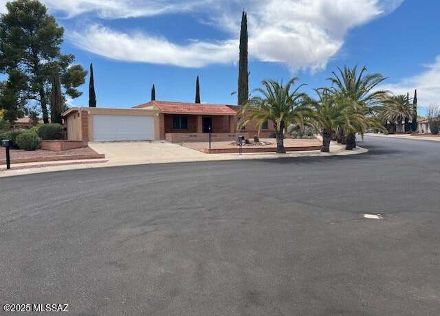 Property at 132 E La Espina, Green Valley, AZ 85614, 3 beds, 2 baths