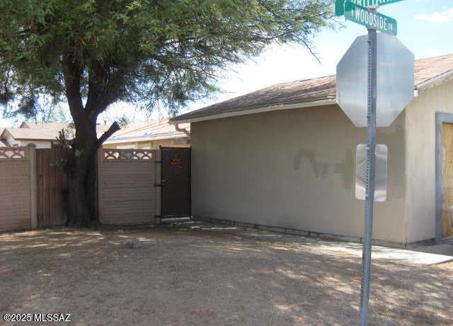 Property at 4685 N Woodside Dr, Tucson, AZ 85705, 3 beds, 3 baths
