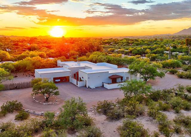 Property at 5440 E Fort Lowell Rd, Tucson, AZ 85712, 3 beds, 2.5 baths