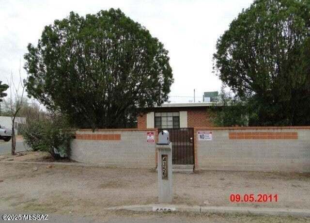 Property at 4356 E Linden St, Tucson, AZ 85712, 2 beds, 1 bath