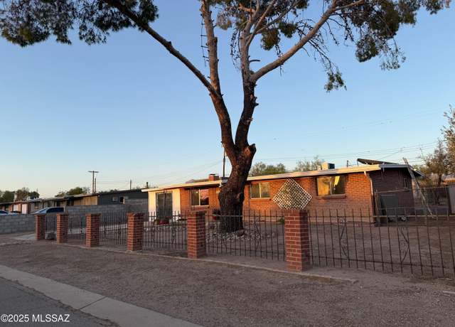 Property at 4910 N Gold Ave, Tucson, AZ 85705, 3 beds, 2 baths