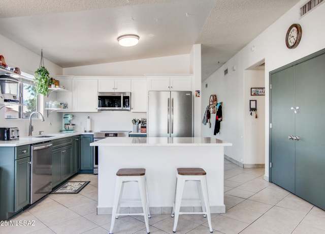 Property at 6075 N Applesauce Ct, Tucson, AZ 85741, 3 beds, 2 baths