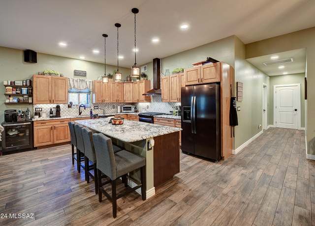 Property at 4040 N Homestead Ave, Tucson, AZ 85749, 6 beds, 4 baths