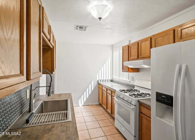 Property at 2143 S Rosemont Ave, Tucson, AZ 85711, 3 beds, 1 bath