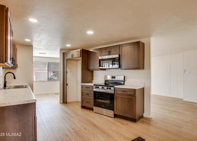 Property at 270 W Pinon, Green Valley, AZ 85614, 3 beds, 2 baths
