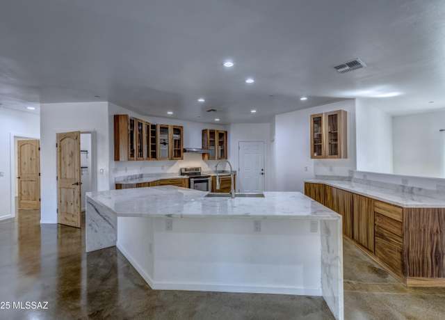 Property at 1992 W King Ave, Tucson, AZ 85713, 5 beds, 3 baths