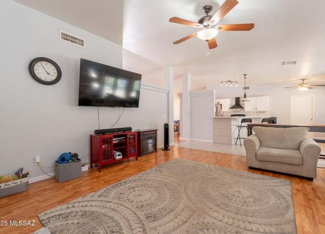 Property at 10236 E Rainbow Meadow Dr, Tucson, AZ 85747, 4 beds, 2 baths