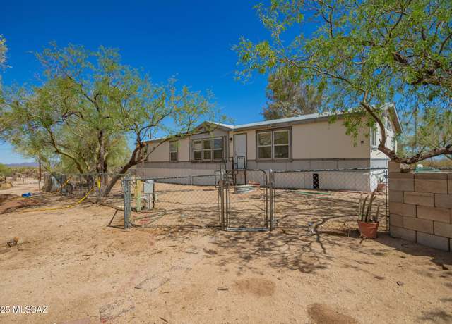 Property at 12301 S Saladom Rd, Tucson, AZ 85736, 3 beds, 2 baths