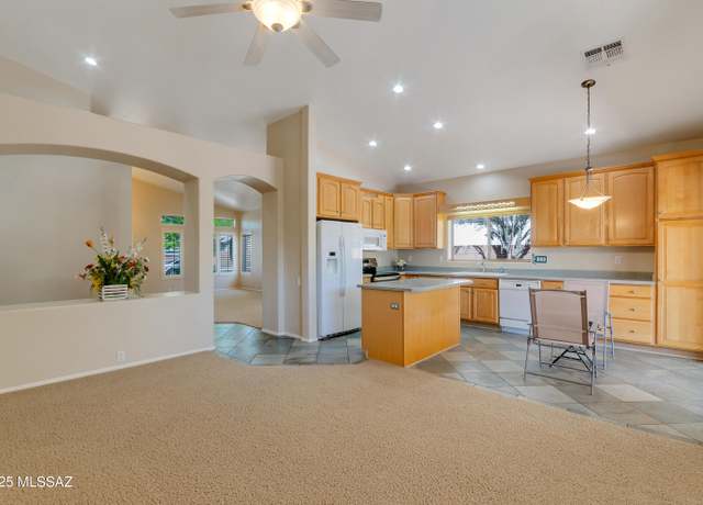 Property at 11092 N Eagle Crest Dr, Tucson, AZ 85737, 4 beds, 2 baths