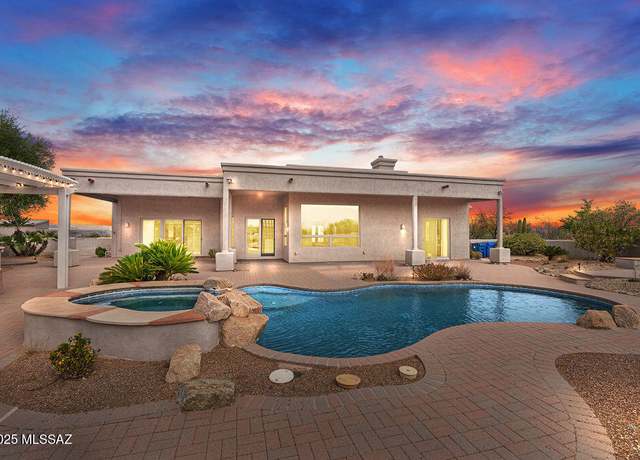 Property at 592 E Corte Pasadera Verde, Green Valley, AZ 85614, 3 beds, 2.5 baths
