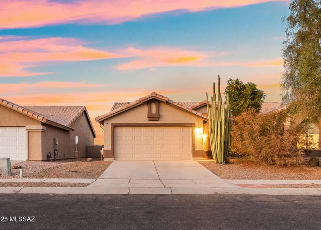 Property at 7620 W Running Bear Dr, Tucson, AZ 85743, 4 beds, 2 baths