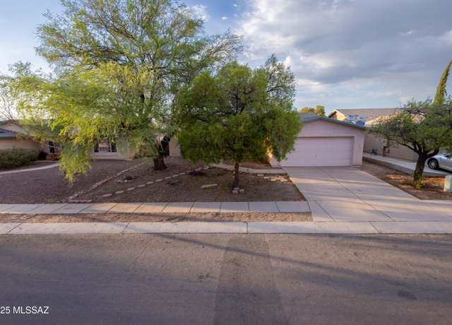 Property at 9861 E Bennett Dr, Tucson, AZ 85747, 3 beds, 2 baths