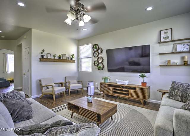 Property at 7580 W Ranchers Dr, Tucson, AZ 85757, 3 beds, 2.5 baths