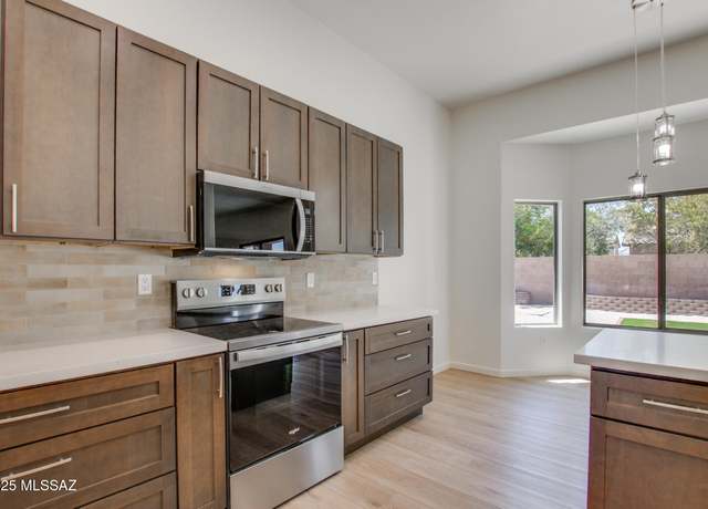 Property at 11075 W Aplomado Dr, Marana, AZ 85653, 5 beds, 3 baths