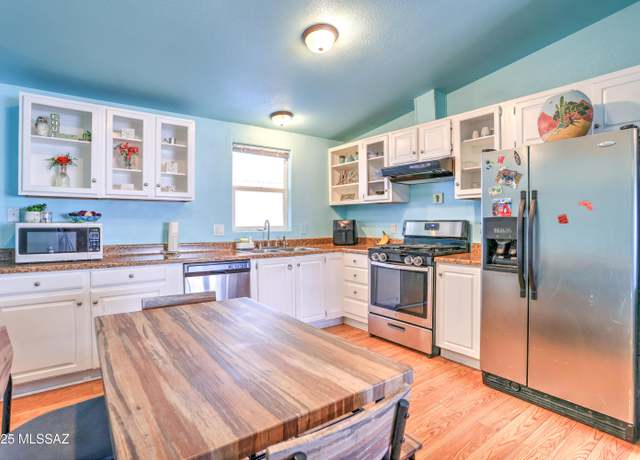 Property at 3048 E Acacia Club Ln, Tucson, AZ 85706, 3 beds, 2 baths