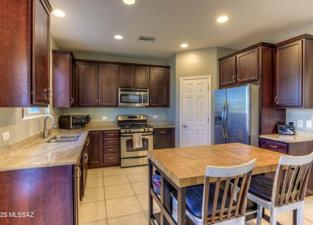 Property at 766 W Calle Capotasto, Sahuarita, AZ 85629, 3 beds, 2.5 baths