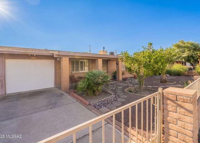 Property at 3940 S Avenida De Las Palmas, Tucson, AZ 85730, 3 beds, 2 baths