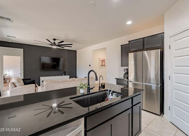 Property at 9724 E Lynx Lake Trl, Tucson, AZ 85747, 3 beds, 2 baths