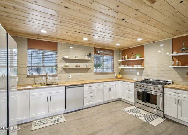 Property at 1760 N Sunset Point Dr, Oracle, AZ 85623, 4 beds, 3 baths