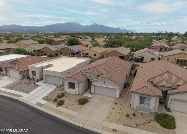 Property at 122 E Calle Del Capullo, Green Valley, AZ 85614, 3 beds, 2 baths