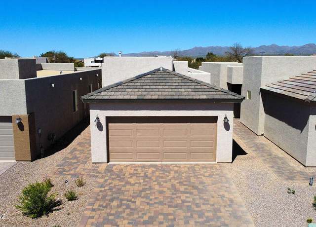 Property at 7404 W Barrel Racer Rd, Tucson, AZ 85743, 3 beds, 2 baths