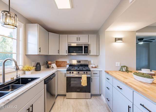 Property at 233 S Paseo Pena C, Green Valley, AZ 85614, 1 bed, 1 bath