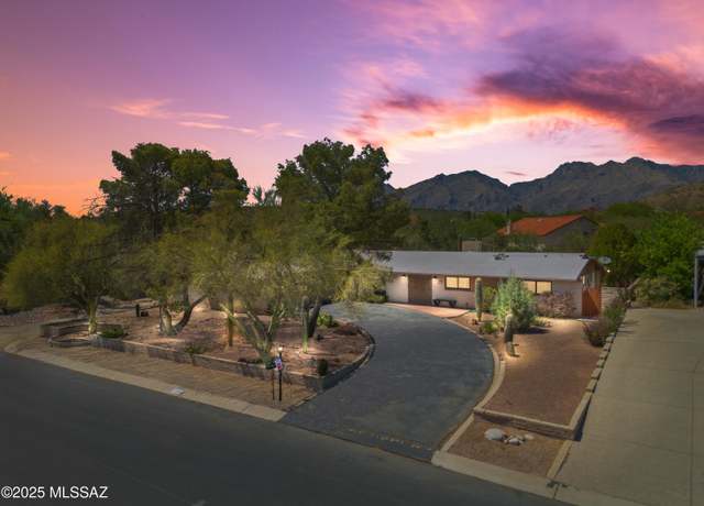 Property at 7431 E Sabino Vista Dr, Tucson, AZ 85750, 4 beds, 3 baths