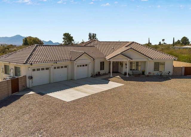 Property at 725 Calle De Julio, Green Valley, AZ 85614, 4 beds, 3.5 baths