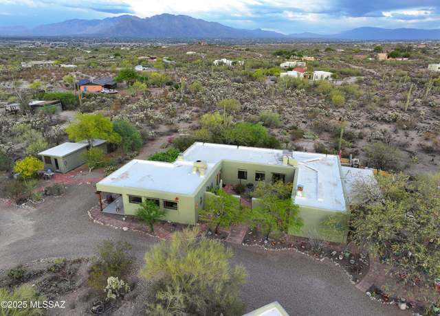 Property at 5622 W Molloy Rd, Tucson, AZ 85745, 4 beds, 3 baths