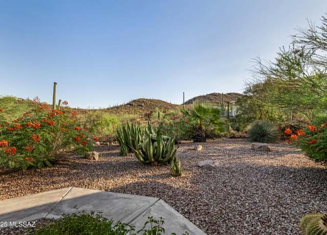Property at 975 N Canyon Moonlight Pl, Tucson, AZ 85745, 4 beds, 2.5 baths