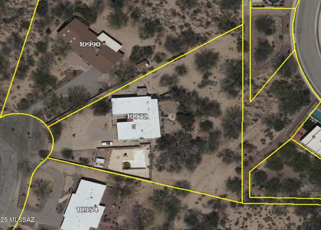 Property at 10972 E Oakwood Dr, Tucson, AZ 85749, 4 beds, 2.5 baths