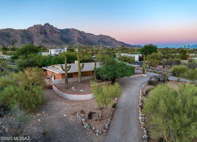 Property at 6860 N Moonglow Dr, Tucson, AZ 85718, 3 beds, 2 baths