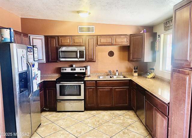 Property at 2901 W Tania Pl, Tucson, AZ 85741, 3 beds, 2 baths
