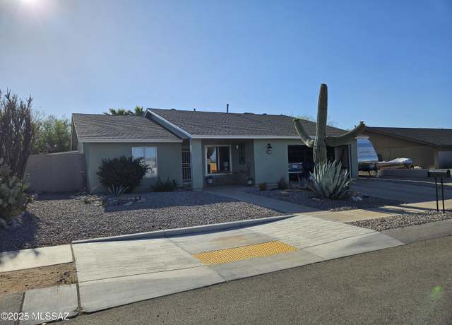 Property at 8300 N Firethorn Ave, Tucson, AZ 85741, 4 beds, 2 baths