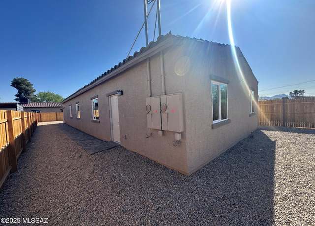 Property at 1335 W El Caminito Pl, Tucson, AZ 85705, 5 beds, 3 baths